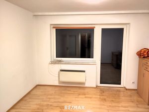 Charmante Wohnung in Zell am See: Helles Wohn- und Schlafzimmer, Küche & Terrasse