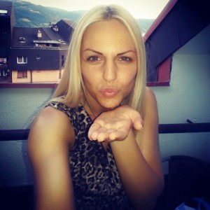 Verspielte Blondine sucht..