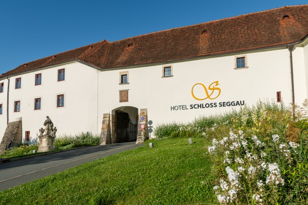 Hotel SCHLOSS SEGGAU - Eingangstor