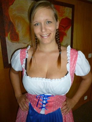 Blonde sie mit Volle bluse