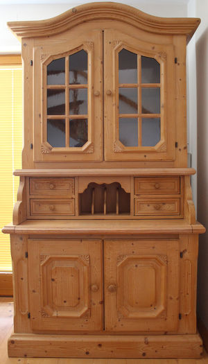 Vitrinenschrank