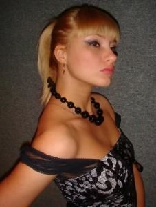 24jährige Blondine sucht lebenserfahrenen Mann