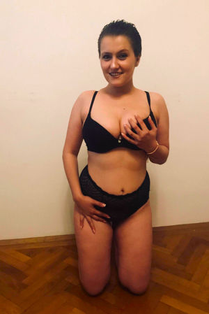 EMY 21 VOLLBUSIGES AO-GIRL BESUCHT ! NEU IN WIEN