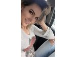 junge Blondine sucht Partner mit Pfiff