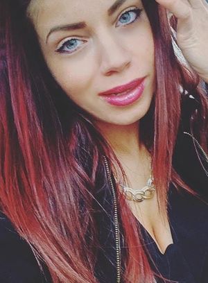 wilde rothaarige Frau m&ouml;chte verw&ouml;hnt werden