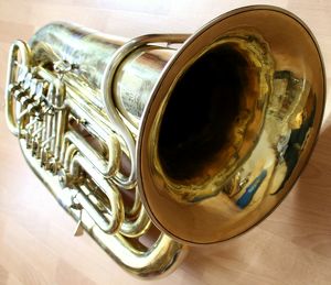 Kompakte Profiklasse 4/4 B/Bb Tuba