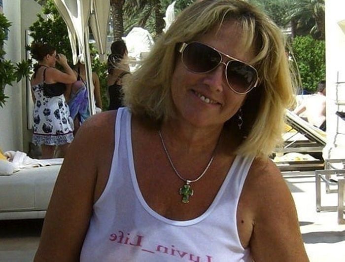 alleinstehene Blondine sucht humorvollen Partner