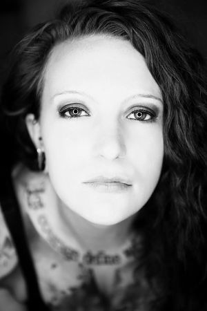 Leckslave für zwei attraktive Damen