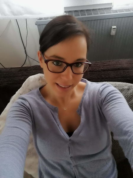 nette Schwarzhaarige sucht pfiffige Beziehung