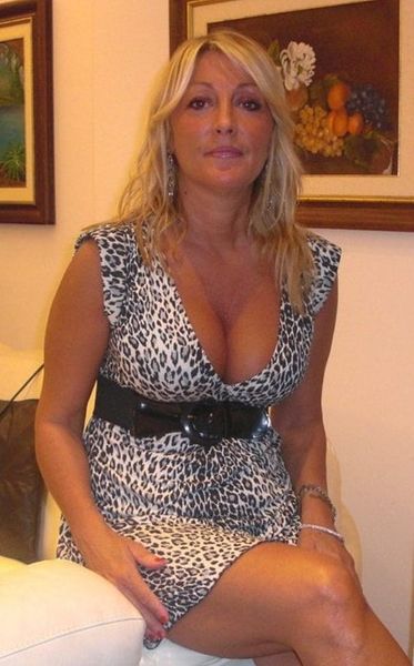 Leicht devote PutzMaid sucht