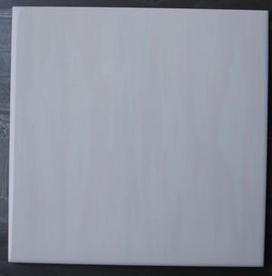 Fliessen, 20 x 20 cm, weiss mit leichter Farbmusterung, 3,68 m2