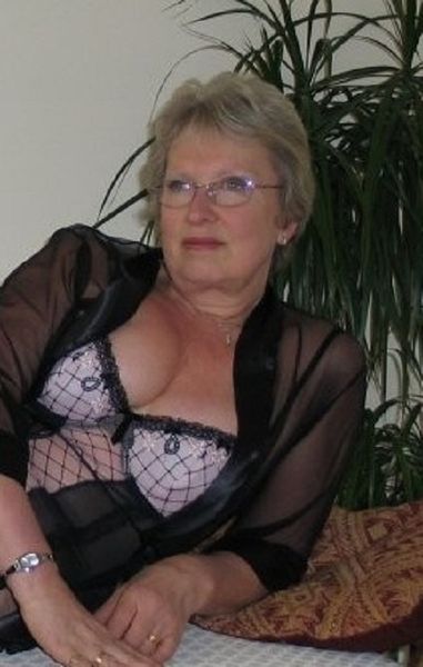 60jährige Blondine sucht charmanten Mann