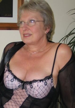 Willige reife Sie auf verzweifelter Suche.