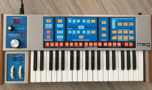 Moog Source Analogsynthesizer mit MIDI Interface