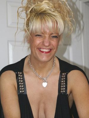 humor- und lustvolle Hausfrau sucht wilde Affäre