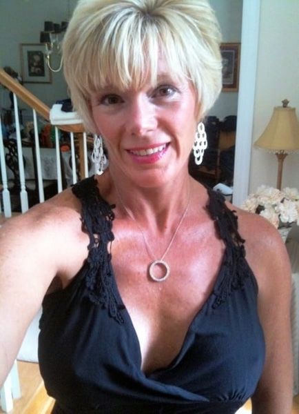 reife Frau braucht Partner für Sexspiele