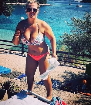 Blondine sucht Partner fuer heissen Sex