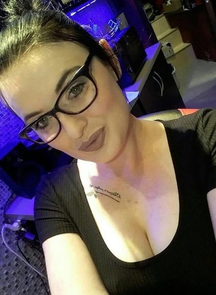 Verruchte Sie sucht leidenschaftliche Spiele