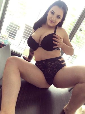 Maya hot Curvy