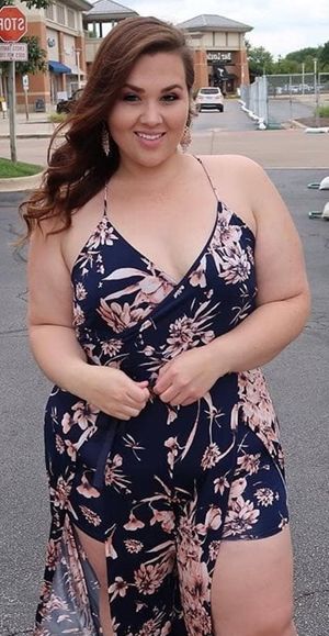 geile Vollschlanke sucht Mann fuer wilde Sexspiele