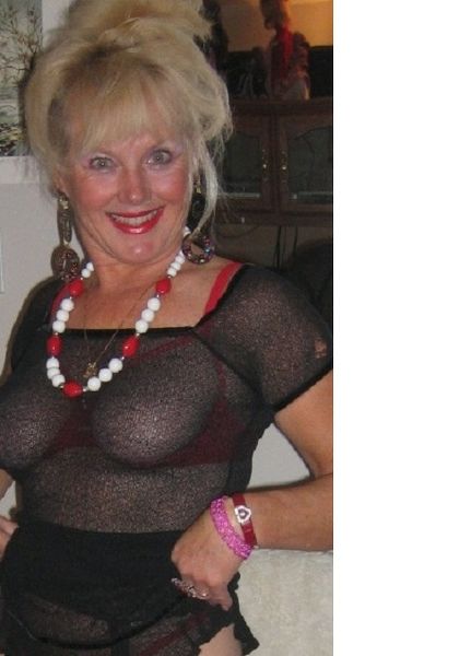 59jaehrige Witwe sucht Mann fuer harte Sexspiele