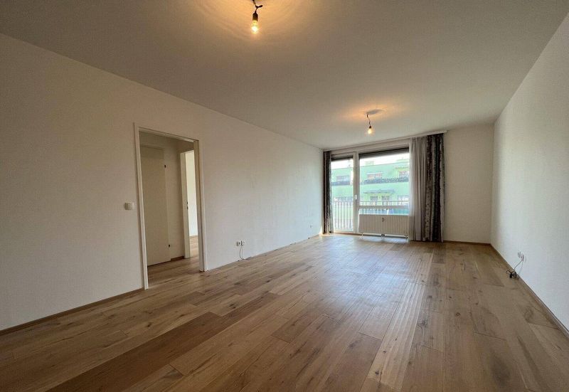WG-geeignete, helle Dreizimmerwohnung im 3. Stock mit Loggia in absoluter Gr&uuml;nruhelage