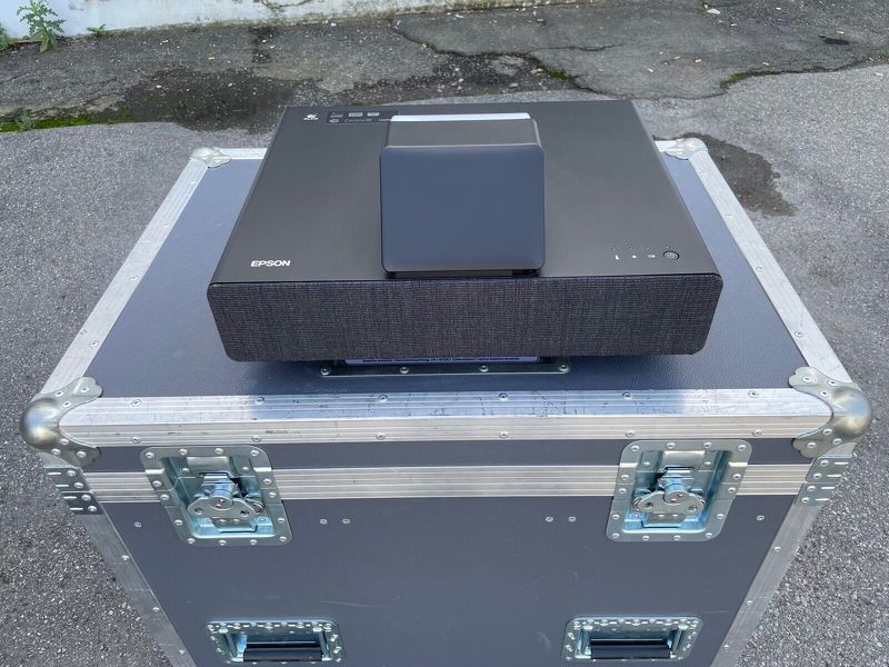 Epson EH-LS500B Android TV Edition 2160p Heimkino-Beamer