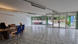 Geschäftslokal mit ca. 100m² beim Zentralfriedhof!