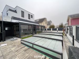 Ihr luxuriöses Traumhaus mit eigenem Pool und Wintergarten