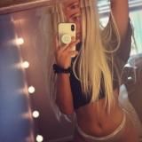 Frau für sinnliche Spiele