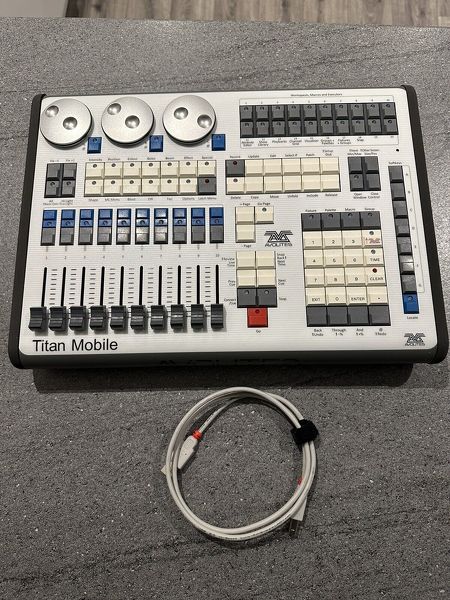Avolites Titan Mobile Beleuchtungskonsole