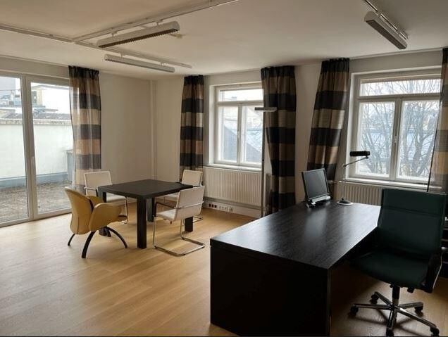 großräumiges Altbau-Büro in zentraler Lage - Stadtplatz Wels im 3.OG - mit kompletter Büro- und Küchenausstattung