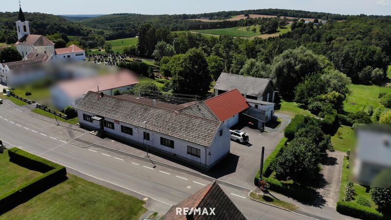 Landliebe trifft Raum zur Entfaltung: Ehemaliges Gasthaus auf 6.252 m2 Grund