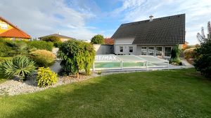 Exklusives Einfamilienhaus mit Pool und Wellnessbereich