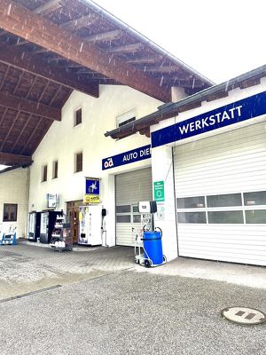 Betriebsobjekt mit Wohnung, Werkstatt und Tankstelle