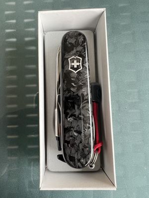 Victorinox limited edition Carbon Cybertool