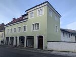 Mehrfamilienhaus mit Gesch&auml;ftslokal und zwei Wohnungen