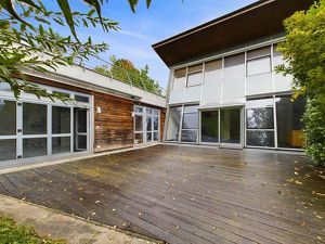 NEUHOFEN / KREMS: Modernes ARCHITEKTEN -WOHNHAUS ca. 221 m2 Wohnfläche + XL-GARAGE,  Grundstücksfläche ca. 1.707m2