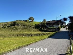 sonniges Grundstück/Bauland am Hang