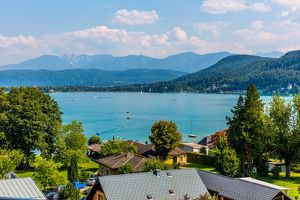 WOHNTRAUM am WÖRTHERSEE-TERRASSENWOHNUNG mit TRAUMHAFTEM SEEBLICK , SEEZUGANG und BOJENPLATZ