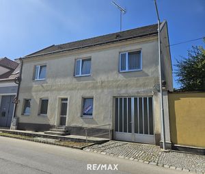 Bauernhaus mit vielen Nebengebäuden