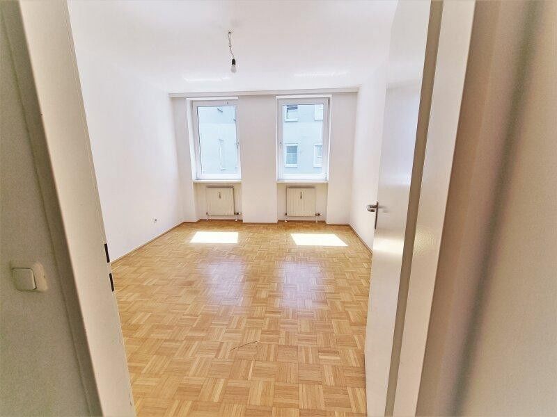 Zentrale Innenstadtwohnungen - insgesamt  3 Wohnungen alle  56 m2  PREISLICH ATTRAKTIV !! EINZELN KAUFBAR