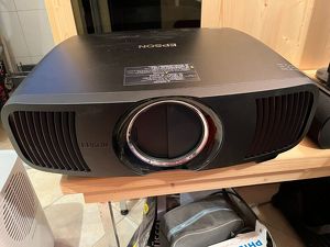 Beamer Epson 4 K Laser