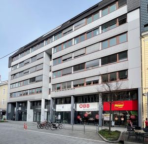 Geschäftslokal mit ca. 849 m² Nutzfläche zu vermieten