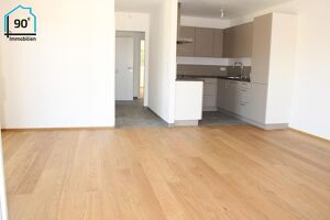 Neuwertige 3 Zimmer Wohnung mit 2 Balkonen