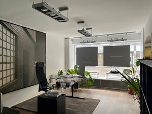 TOP SANIERTE BÜRO/GESCHÄFTSFLÄCHE IN BESTER URFAHRANER LAGE! Sofort einziehen und loslegen!