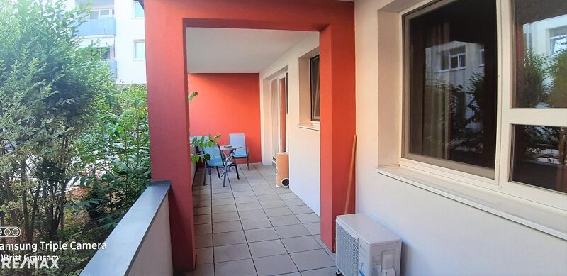 Neuwertige Wohnung im Zentrum m. großer Loggia, Tiefgarage und Ruhelage