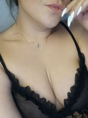 Mädchen sucht einen Mann zur Befriedigung sexuellen Fantasien.