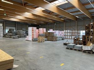 Neuwertige  Hallen zu vermieten ab 1000m2   , Außenfläche möglich   LOGISTIKER  willkommen