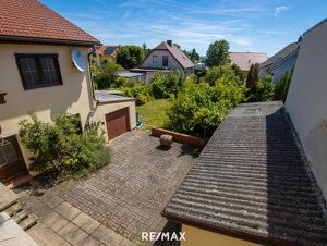 Sanierungsbedürftiges Haus mit 2 Wohneinheiten in Gainfarn!